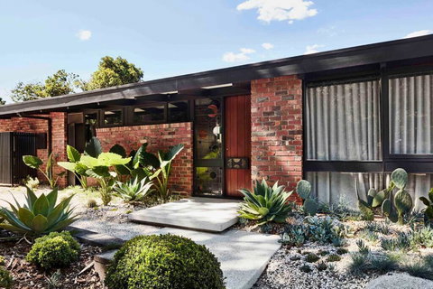 Luxurious Mid-Century Modern Home, Yarra Valley - E Caravan Parks 2