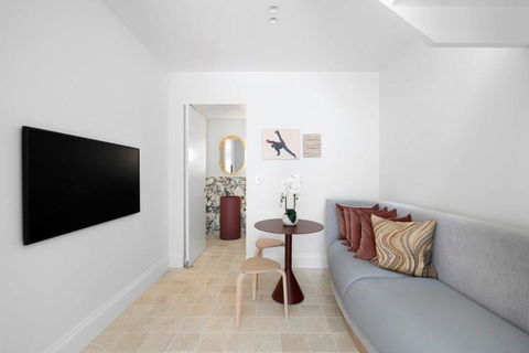 Luxury Designer Redfern House - E Caravan Parks 1