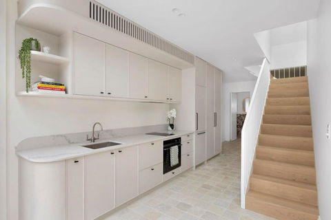 Luxury Designer Redfern House - E Caravan Parks 2