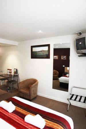 Mansfield Motel - E Caravan Parks 1