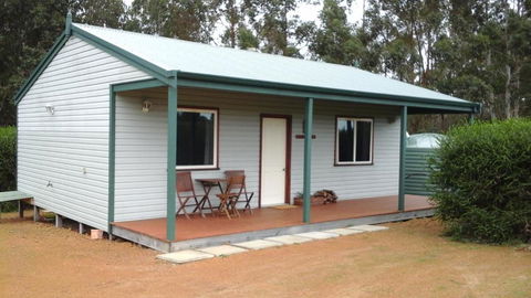 Manyat Peak Cottages Carnaby - E Caravan Parks 1