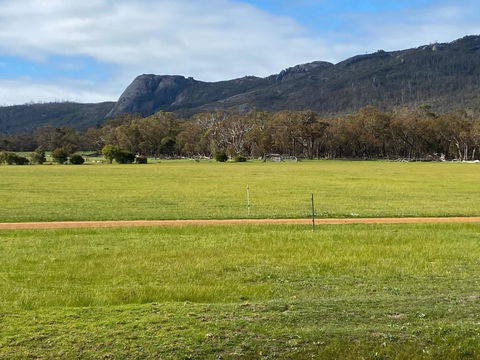 Manyat Peak Cottages Carnaby - E Caravan Parks 0