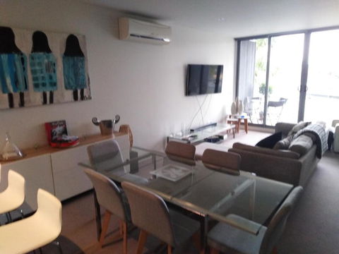 Marina View Apartment On The Maribyrnong River, Melbourne - E Caravan Parks 2
