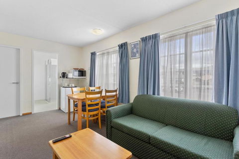 Martin Cash Motel - E Caravan Parks 1
