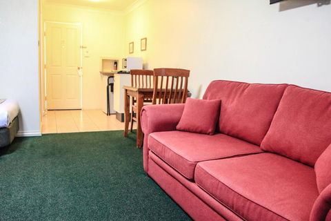 Maynestay Motel - E Caravan Parks 1