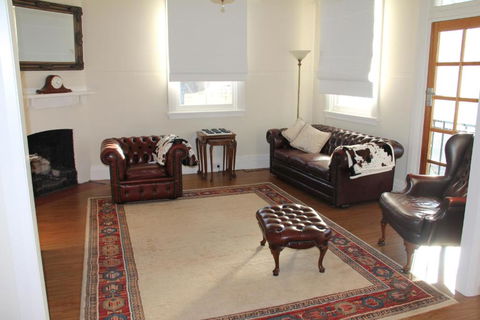Mentor Chambers Apartment Bed & Breakfast - E Caravan Parks 0