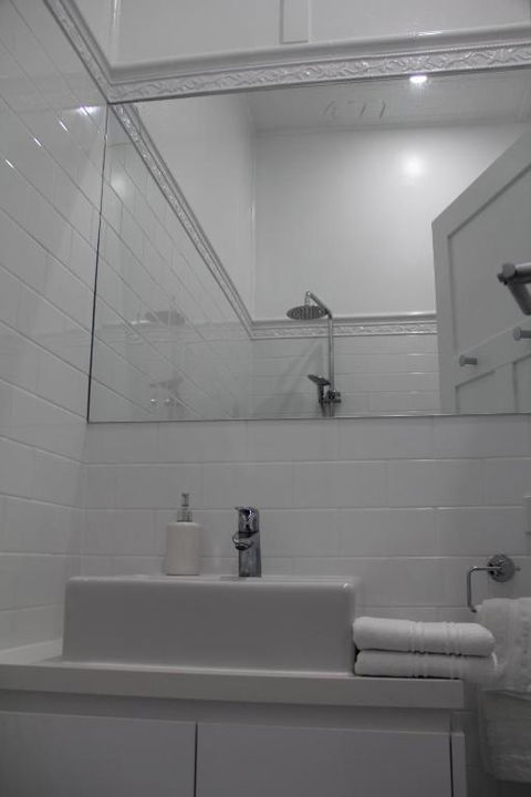 Mentor Chambers Apartment Bed & Breakfast - E Caravan Parks 3