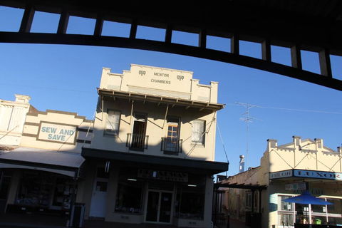 Mentor Chambers Apartment Bed & Breakfast - E Caravan Parks 1