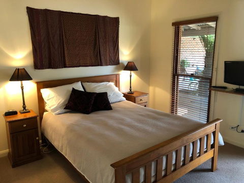 Meriba B And B - E Caravan Parks 1