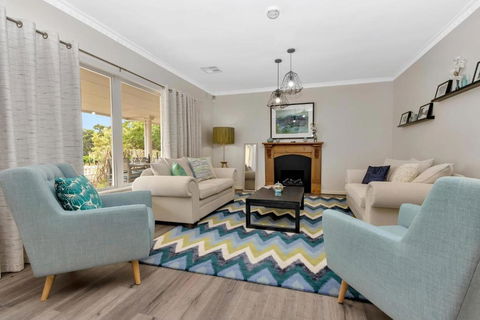 Mid Century 4 Bedroom Getaway In Barossa Vineyard - E Caravan Parks 0