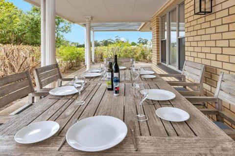 Mid Century 4 Bedroom Getaway In Barossa Vineyard - E Caravan Parks 3