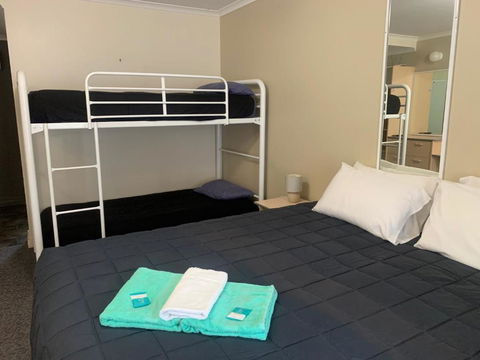 Mid Coast Motor Inn - E Caravan Parks 1