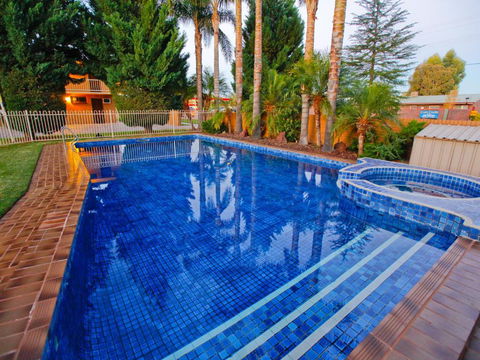 Mildura River City Motel - E Caravan Parks 2
