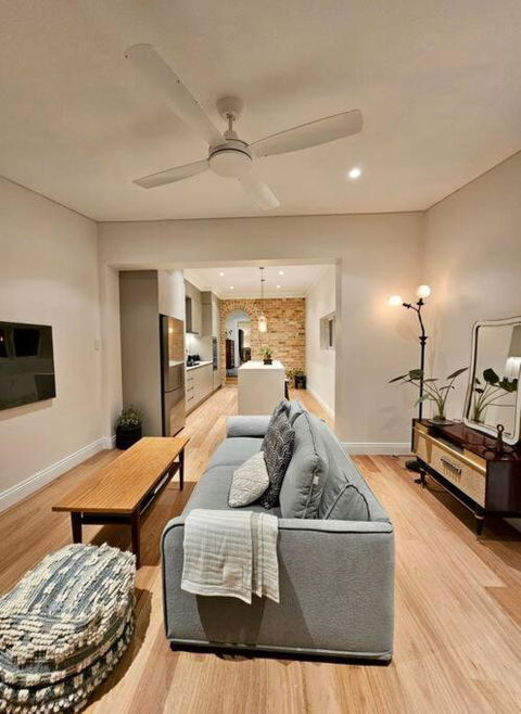 Marrickville Unique And Fresh Renovated Apartment - E Caravan Parks 2