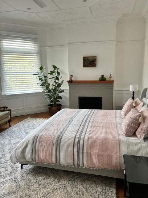 Marrickville Unique And Fresh Renovated Apartment - E Caravan Parks 0
