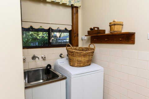 Miriams Cottage - E Caravan Parks 2