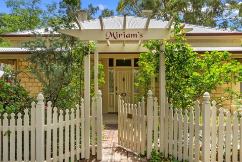 Miriams Cottage - E Caravan Parks 0