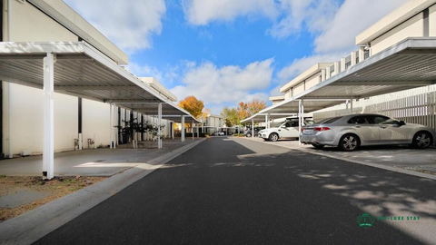 Modern 2-Bedroom Townhouse Near DFO & RMIT - E Caravan Parks 2
