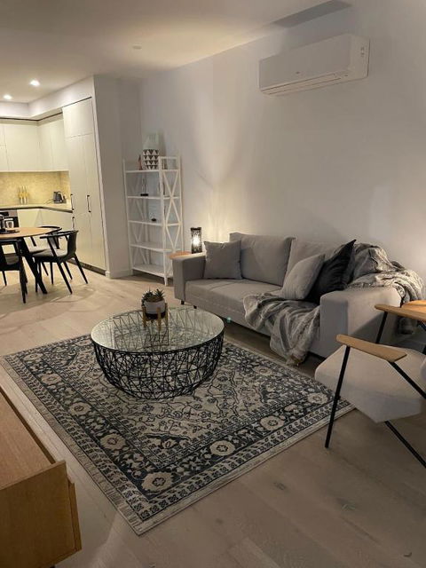 Modern Apartment On Courtney-02594 - E Caravan Parks 1