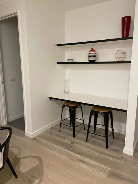 Modern Apartment On Courtney-02594 - E Caravan Parks 2