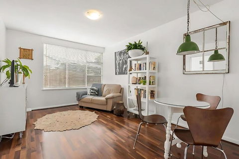 Modern City-Fringe Apartment In New Town - E Caravan Parks 0