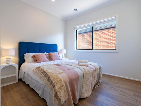 Modern New Homly House At Clyde - E Caravan Parks 3