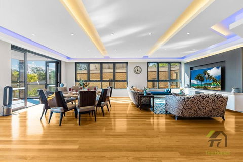 Modern Summer Palace In Epping - E Caravan Parks 0