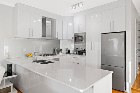 Modern Scarborough Townhouse - E Caravan Parks 3