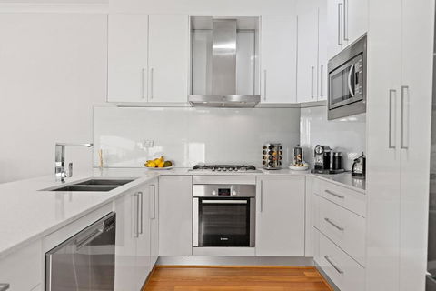 Modern Scarborough Townhouse - E Caravan Parks 2