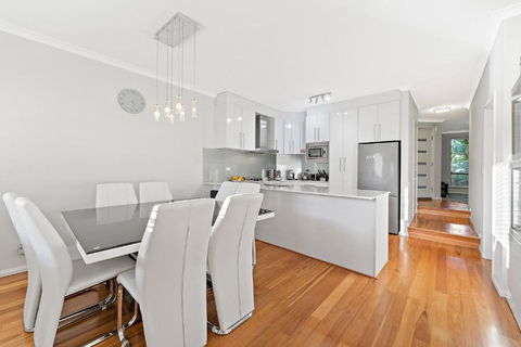 Modern Scarborough Townhouse - E Caravan Parks 0