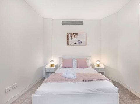 Modern 2B2B APT At Homebush - E Caravan Parks 1