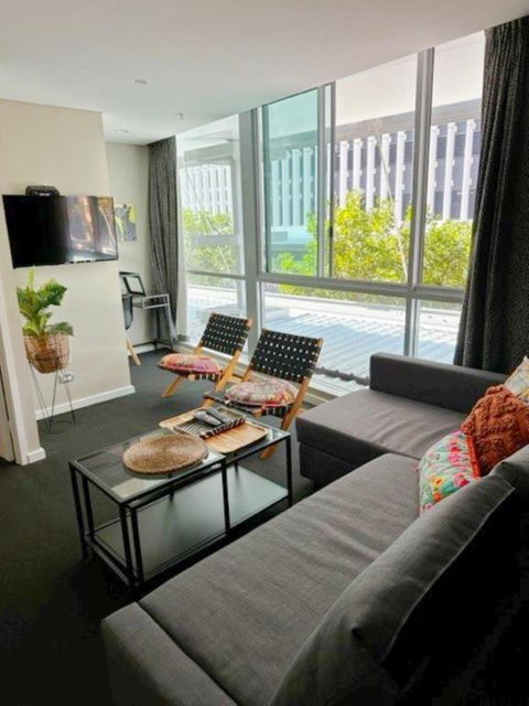 NEW Exquistely Furnished 2 Bedroom Apartment - E Caravan Parks 1