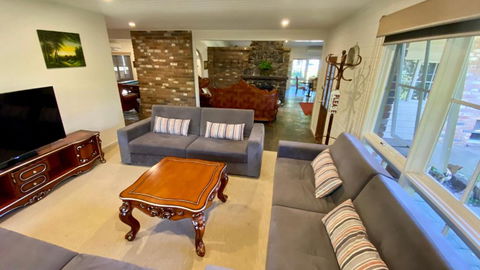 Mornington Peninsula Farmhouse - E Caravan Parks 3