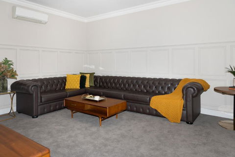 Mount Gambier Hotel - E Caravan Parks 1
