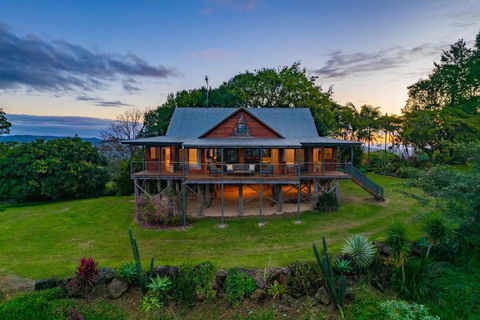 Mountain Retreat With Ocean Views And Fireplace - E Caravan Parks 0
