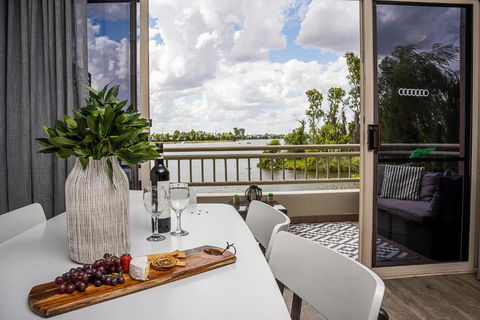Mulwala Lakeside Apartment - E Caravan Parks 0