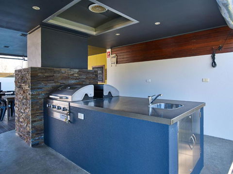Myrtleford Motel On Alpine - E Caravan Parks 3