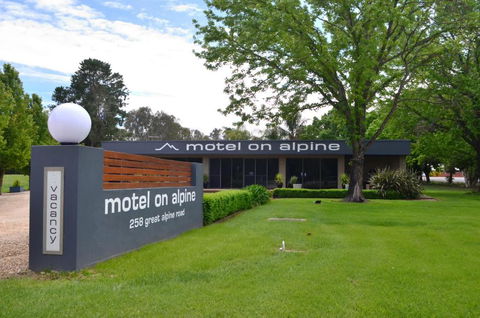 Myrtleford Motel On Alpine - E Caravan Parks 0