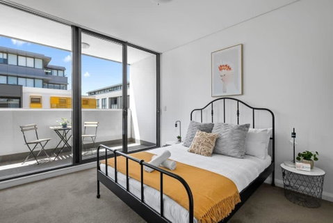 NEW 3BR Apt In Kingsgrove Sleeps 7 - E Caravan Parks 0