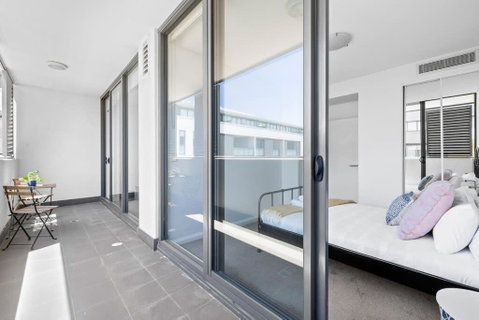 NEW 3BR Apt In Kingsgrove Sleeps 7 - E Caravan Parks 1