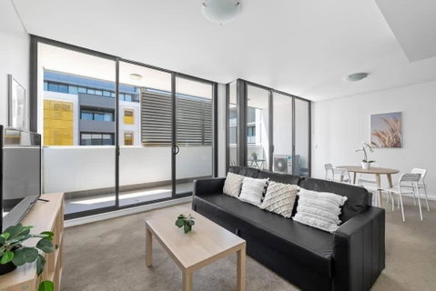 NEW 3BR Apt In Kingsgrove Sleeps 7 - E Caravan Parks 3