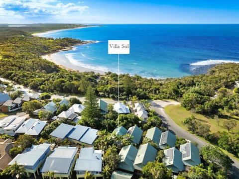 NEW Luxury Angourie Villa! Dream Location, WiFi ++ - E Caravan Parks 1