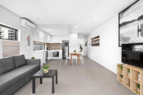 New Modern 2BR 2baths Apt In Homebush Sleeps 6 - E Caravan Parks 0