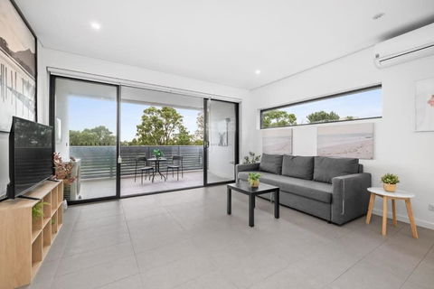 New Modern 2BR 2baths Apt In Homebush Sleeps 6 - E Caravan Parks 2