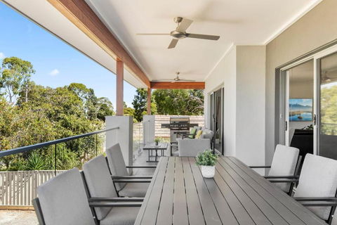 NEW - Sunrise Waters Holiday House - E Caravan Parks 3