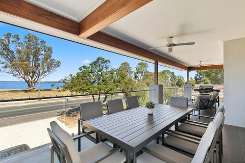 NEW - Sunrise Waters Holiday House - E Caravan Parks 0