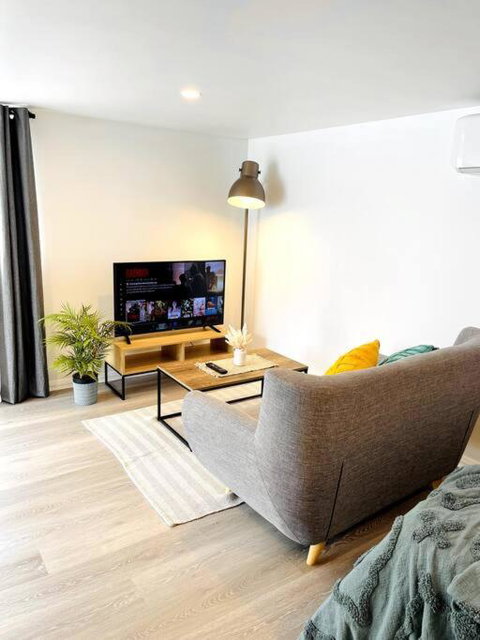 Newly Renovated Contemporary Private Studio Near Hobart CBD And Airport - E Caravan Parks 3