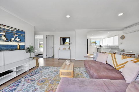 New Property Seabreeze Bungalow - Lakeview Sunset Delight At Sunshine On Lake Macquarie - E Caravan Parks 3
