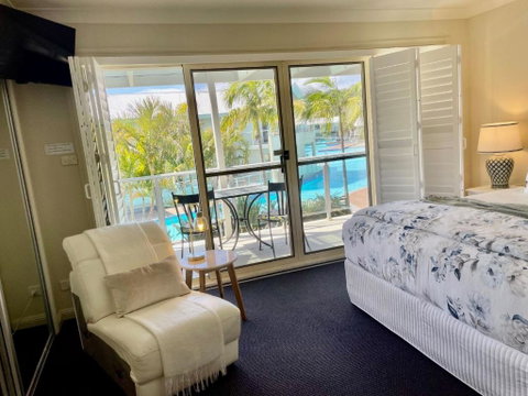 Oaks Pacific Blue 349 Fantastic Pool - E Caravan Parks 3