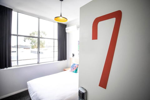 Nightcap At Ashley Hotel - E Caravan Parks 3